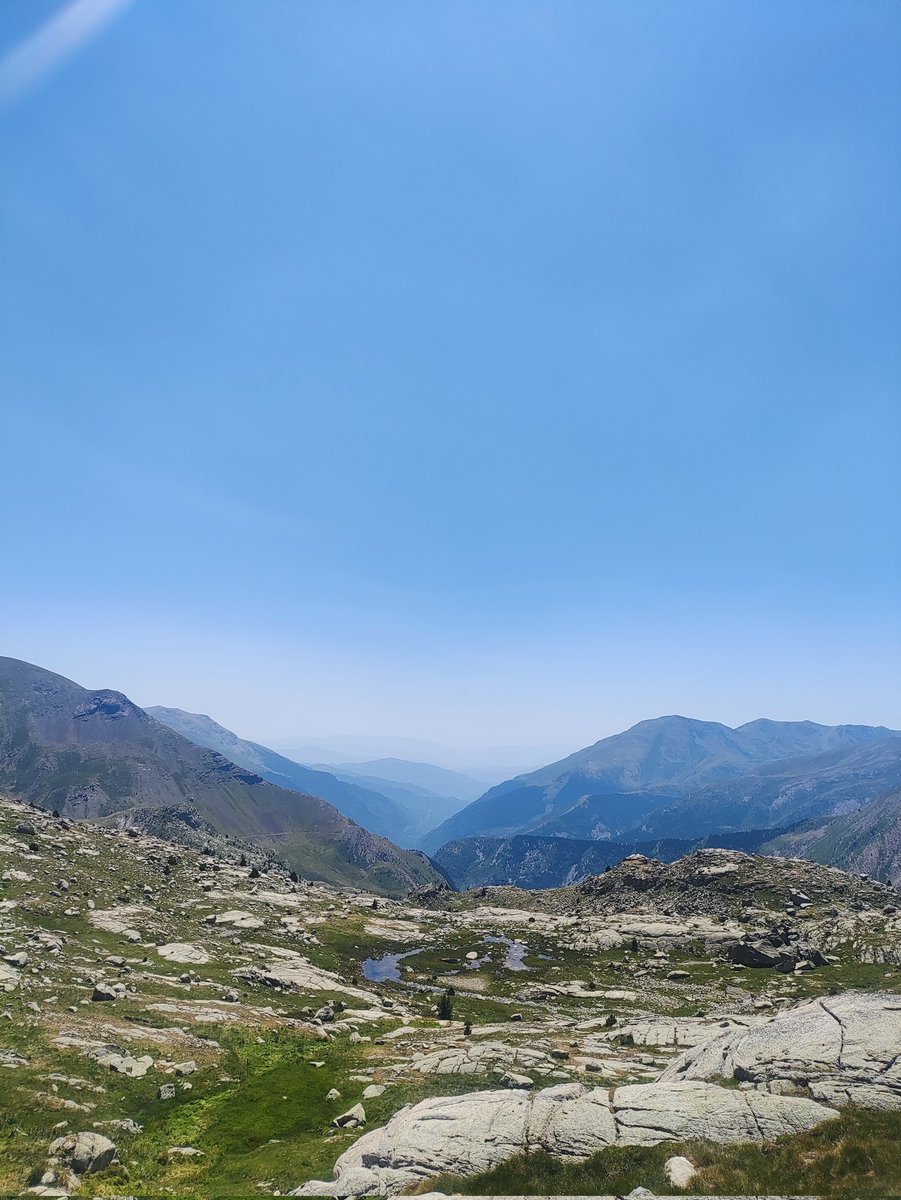 plans99's tweet photo. A l'estiu costa MOLT trobar l'equilibri entre el que es vol fer i el que s'ha de fer. 
Avui seguiria volent estar al Pirineu,  però sembla que això del primer estiu opositant ens ho haurem prendre més seriosament. https://t.co/jCXLfbhWGq