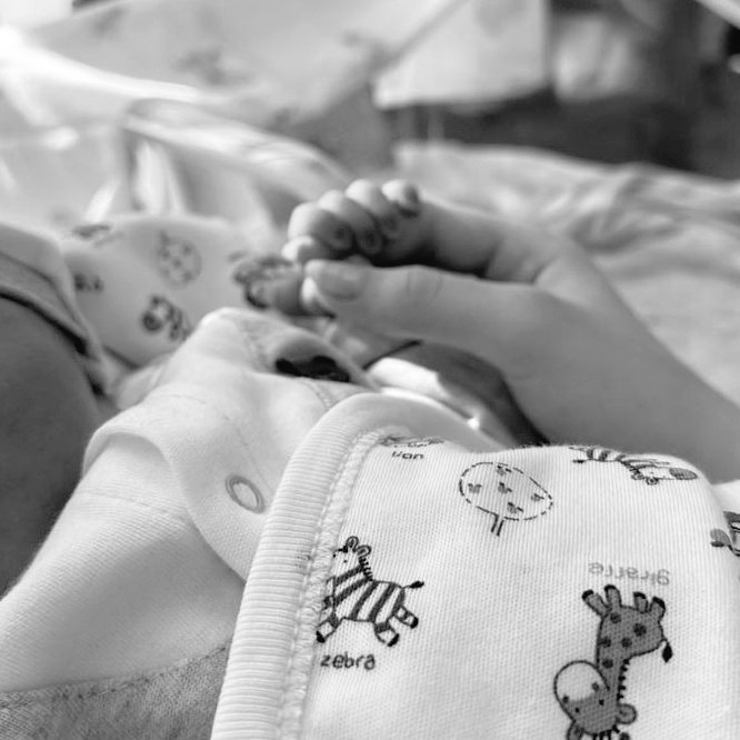 twocoppy's tweet photo. 𝟶𝟷/𝟶𝟾/𝟸𝟺  
Finalmente esse dia chegou, seja bem vindo ao mundo meu Zeke ♥︎ https://t.co/PcXjqfzoSz