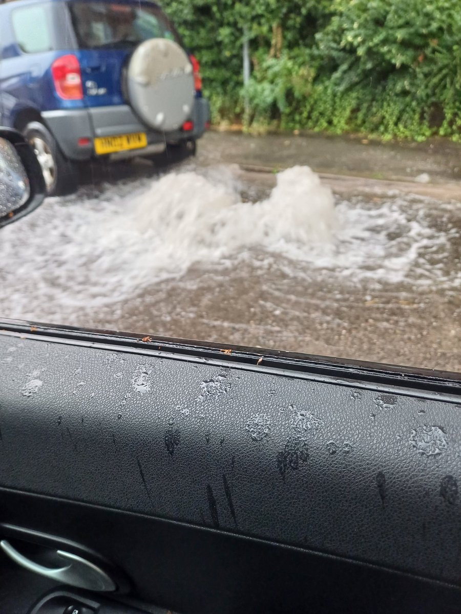 lufa1133's tweet photo. @hantshighways @WinchesterCity @SouthernWater Drain cover pushed up due to volume of water. #Winchester Just off Andover Road as you turn into Victoria Road. https://t.co/OGWswCqnF7