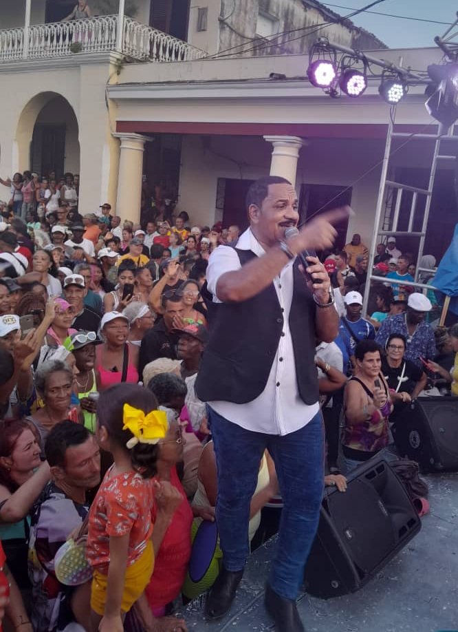 iSe formó en el barrio de Jesús María, en Sancti Spíritus! Moisés Valle -Yumurí- celebró su 60 cumpleaños con un tremendo conciertazo de 'Yumurí y sus Hermanos'. #Cuba #CDRCuba #CubaInspira #TodosSomosCederistas