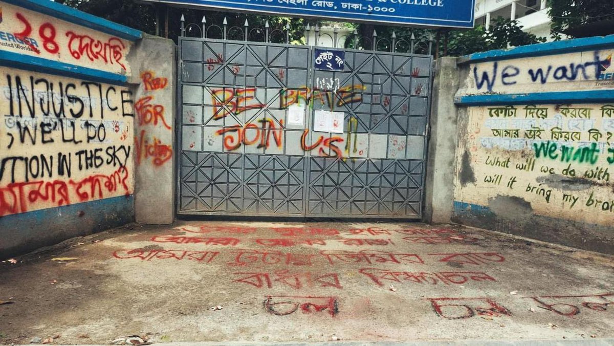 RollRuti's tweet photo. When #GeneralStudents of country’s schools,colleges and universities paint graffitis on walls, streets and alleys to raise a storm of protest against the #authoritariangovernment
The followers of the #bloodsuckingruler become busy erasing the messages of protest on rainy nights https://t.co/bqVwo8nYXr