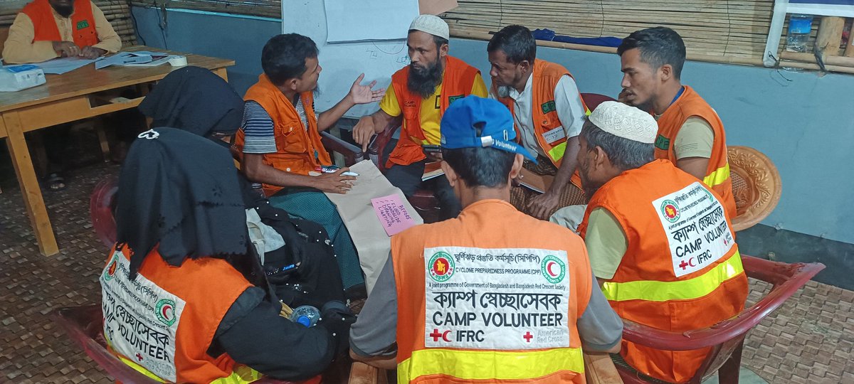 arafin_karim's tweet photo. Active  monsoon causing heavy downpour. However,  local capacity enhancement in #CampSettlement is not halted⏬
👉@BDRCS1 &amp; #CPP continuing training on #Multihazard Preparedness for  #refugee volunteers to enable them to identify &amp; mitigate risks to save lives and reduce impacts. https://t.co/cJ0Pu1Nl4H