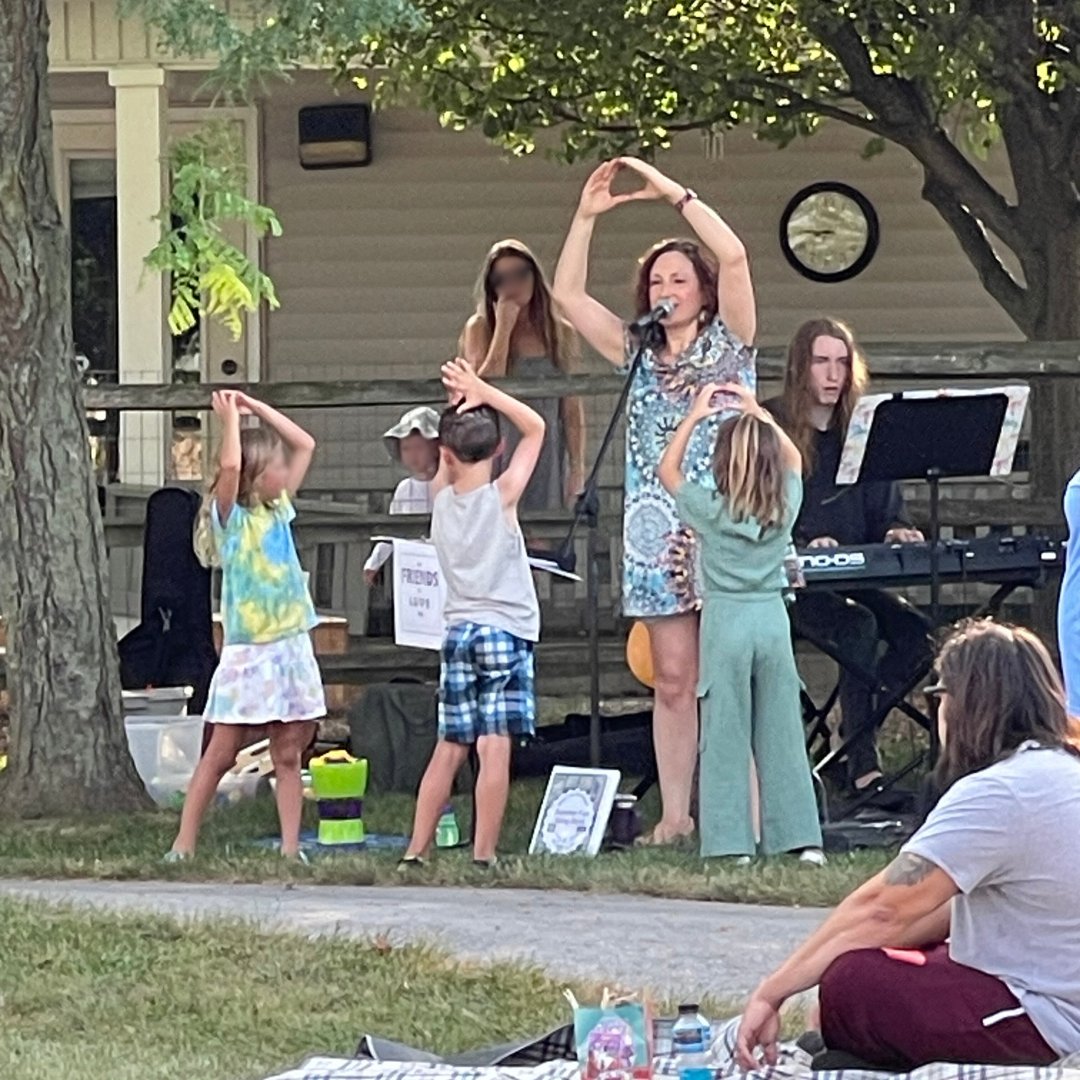 RisaBethCohen's tweet photo. Last night I got to sing with some amazing children and terrific musicians. Please join me at my upcoming public gigs:
☮️ August 10, 3:15 pm at Create Community Art Fest
💜 August 15, 11 am at Olander Park
🎼 August 17, 10:30 am at the National Museum of the Great Lakes https://t.co/izndnHOJNl