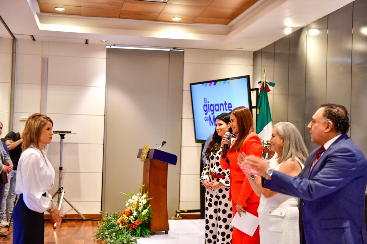 Con mucho orgullo les comparto que Erika Muñoz rindió protesta como Presidenta de CANACINTRA Aguascalientes.

Después de una gran gestión que contó con el invaluable apoyo de la Gobernadora <a href="/TereJimenezE/">Tere Jiménez</a>, los industriales hidrocálidos estarán muy bien representados. ¡Mucho éxito!