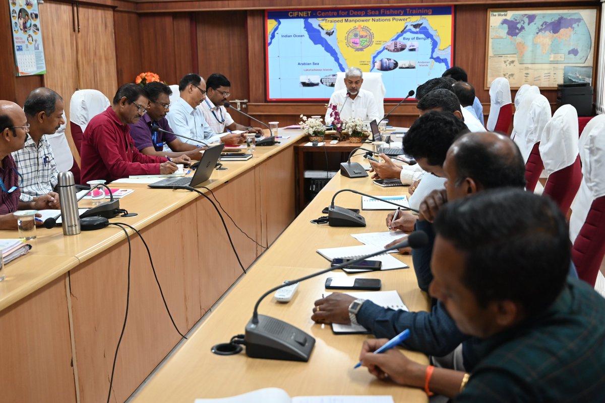 CifnetH's tweet photo. A #Trade Committee #meeting for revising, #Syllabus of #VesselNavigatorCourse was held at CIFNET,Kochi,on 1.8.24 under the Chairmanship of Director.Delegates from #CSTARI,#Kolkatta, #Subjectexperts,DDs,HOO&Faculties from HQ&units attended the meeting.@FisheriesGoI @JSFisheries https://t.co/VBHcVV764g