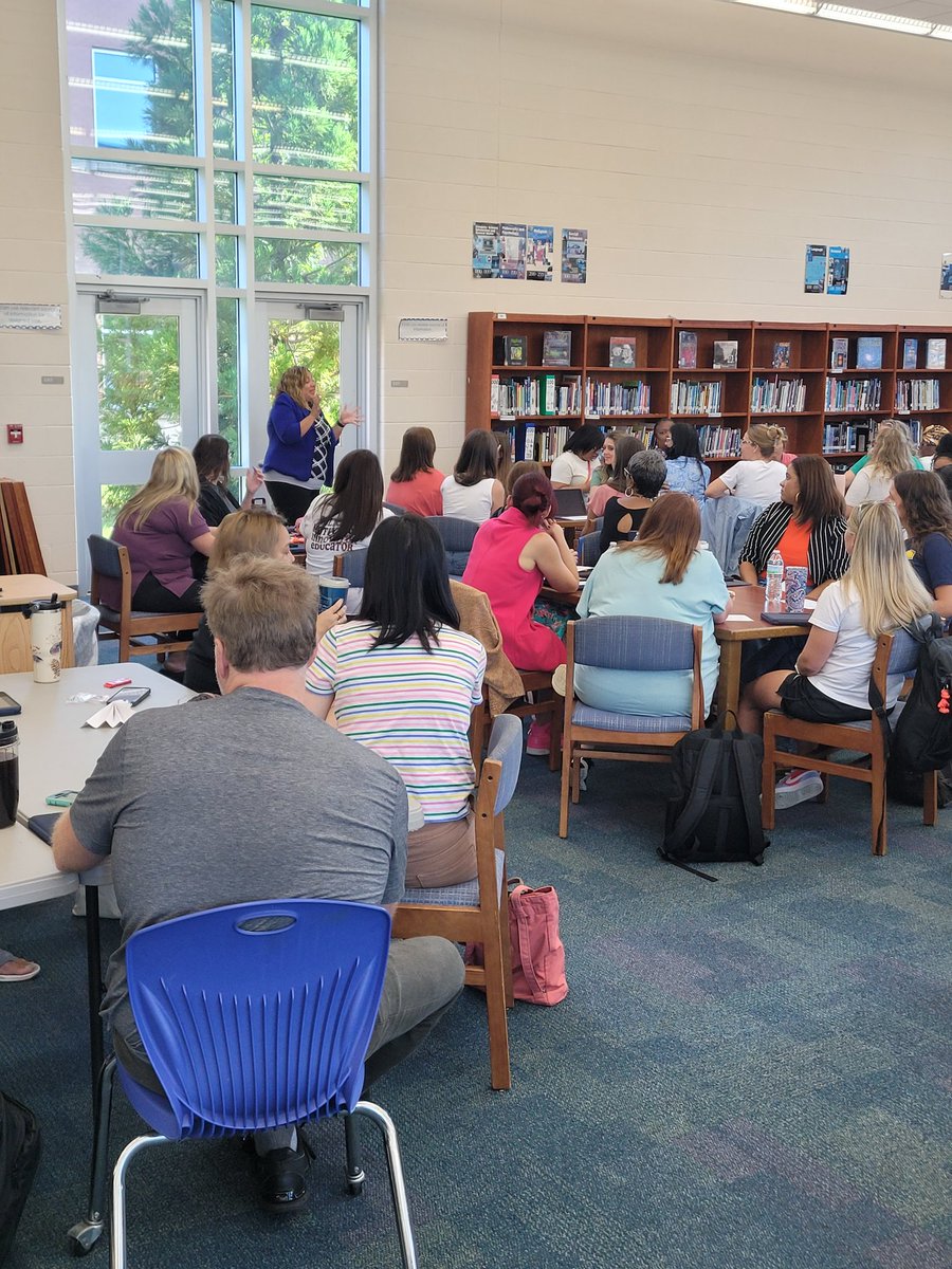 ShannonP511's tweet image. 📚✨ What an incredible day at our Summer Surge Apple Learning event! Over 80 dedicated teachers joined us for amazing sessions filled with hands-on learning, creativity, and innovation. We&apos;re excited to bring these new skills to our students! 🚀 
@ms_spencer_lcs
 @jmaness4