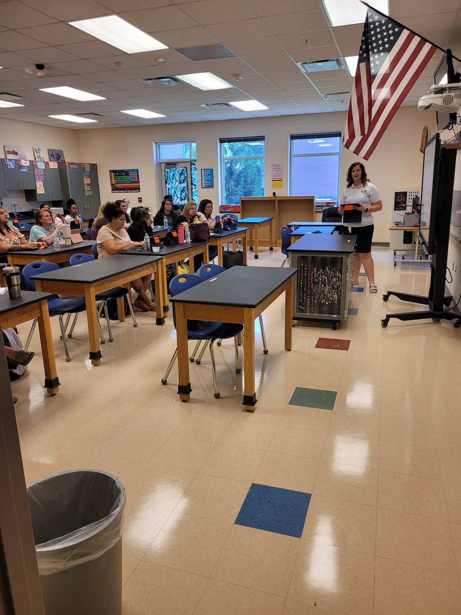 ShannonP511's tweet image. 📚✨ What an incredible day at our Summer Surge Apple Learning event! Over 80 dedicated teachers joined us for amazing sessions filled with hands-on learning, creativity, and innovation. We&apos;re excited to bring these new skills to our students! 🚀 
@ms_spencer_lcs
 @jmaness4