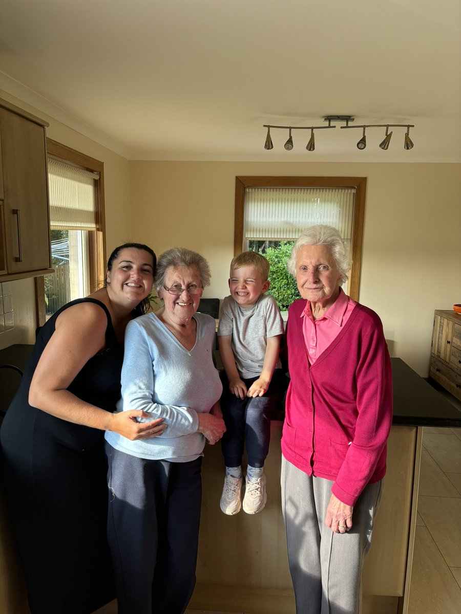 Dinner time with some of my special people 🩷 feeling super loved over the 10 days catching up with family and friends! 

I’d say my gran&amp;grannh look pretty good for 88 and 85 🥰

<a href="/ParticipateLrng/">Participate Learning</a> #UnitingOurWorld #SummerChallenge