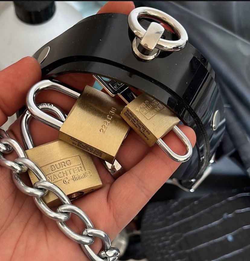 Guten Abend👋Ich habe genug Schlüssel und einen Chasity-Peniskäfig, um dich einzusperren 📷 Schreib mir jetzt, dass du auch mein Welpe werden möchtest, damit du ein Halsband bekommen kannst 📷📷📷 Tribut 25 € 📷 Amazon Card Privat
💸