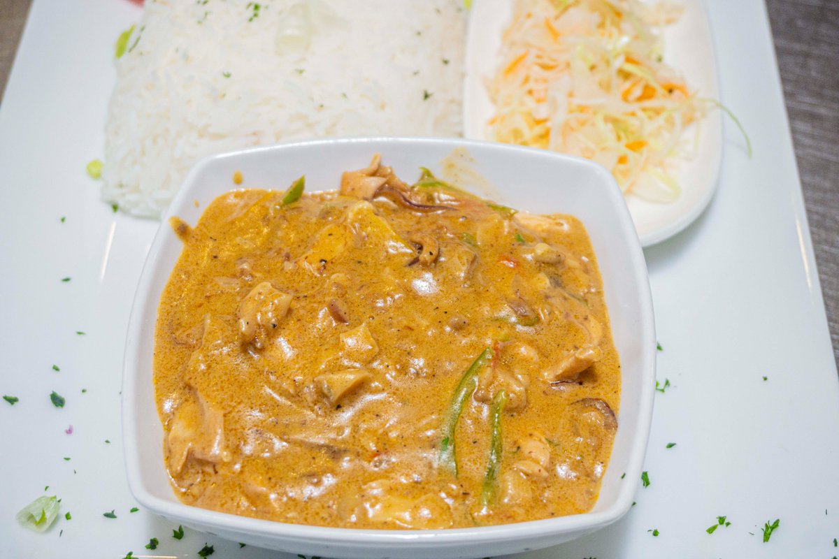 NoorsUg's tweet photo. Weekend is almost start come and grab your most refreshing meal at Noors Restaurant https://t.co/YJ9eD0cq9h