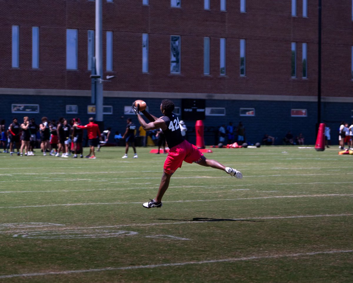 _13riann's tweet image. The pages keep turning, my story is still being written. Blessed to see 17 #Chapter17. #SeniorYear📖