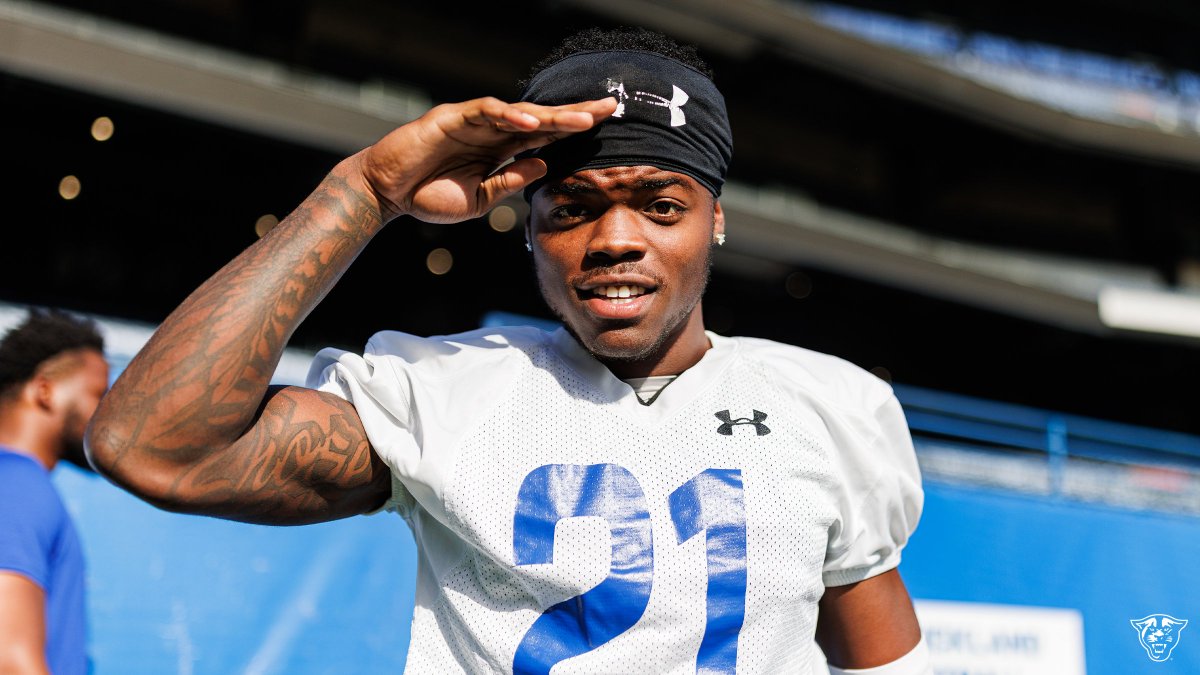 GeorgiaStateFB's tweet photo. Clocking in for camp 🏕️

#LightItBlue | #NewAtlanta https://t.co/CjJFLwspJ2