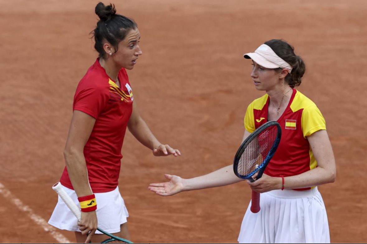 Vicenblay's tweet image. A un paso de las medallas, @sara_sorribes se mete en semifinales de tenis.

Un verdadero #orgulldeCS que peleará por el metal en dobles. 💪🏻🎾