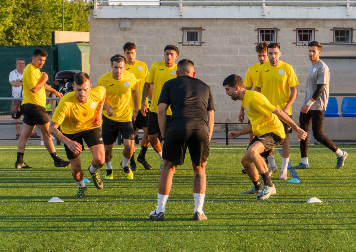 📸 COMIENZA LA PRETEMPORADA

El primer equipo comenzó ayer la pretemporada con un total de 22 futbolistas a las órdenes de <a href="/MUDSEMILIO/">EMILIO LOPEZ AMADO</a> y su cuerpo técnico.

💚Entre ellos, 2 jugadores del filial: Adrián Garrido y Gishez.  

Conoce más sobre ellos aquí:
📲 cdmarchamalo.es/plantilla/