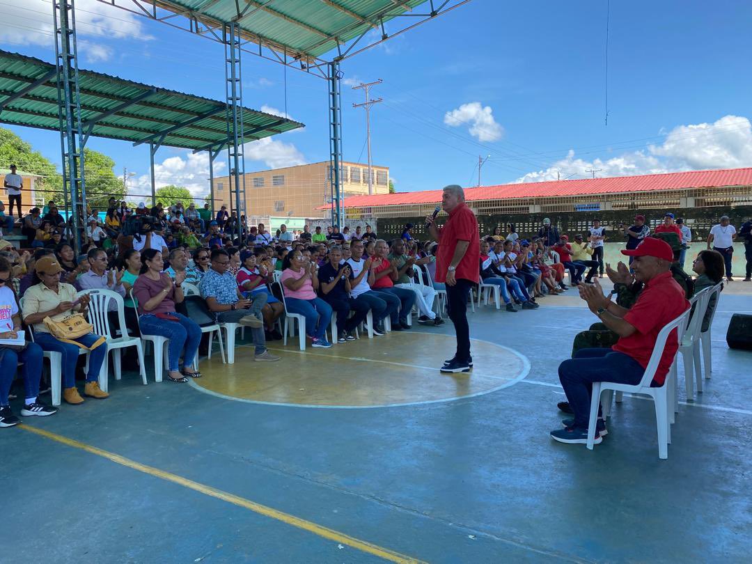 Venezuela quiere paz ! 
El pueblo pide paz ! 
La #FANB garantiza la paz !

#PuebloDeJusticia 
#IntegrarEsVencer