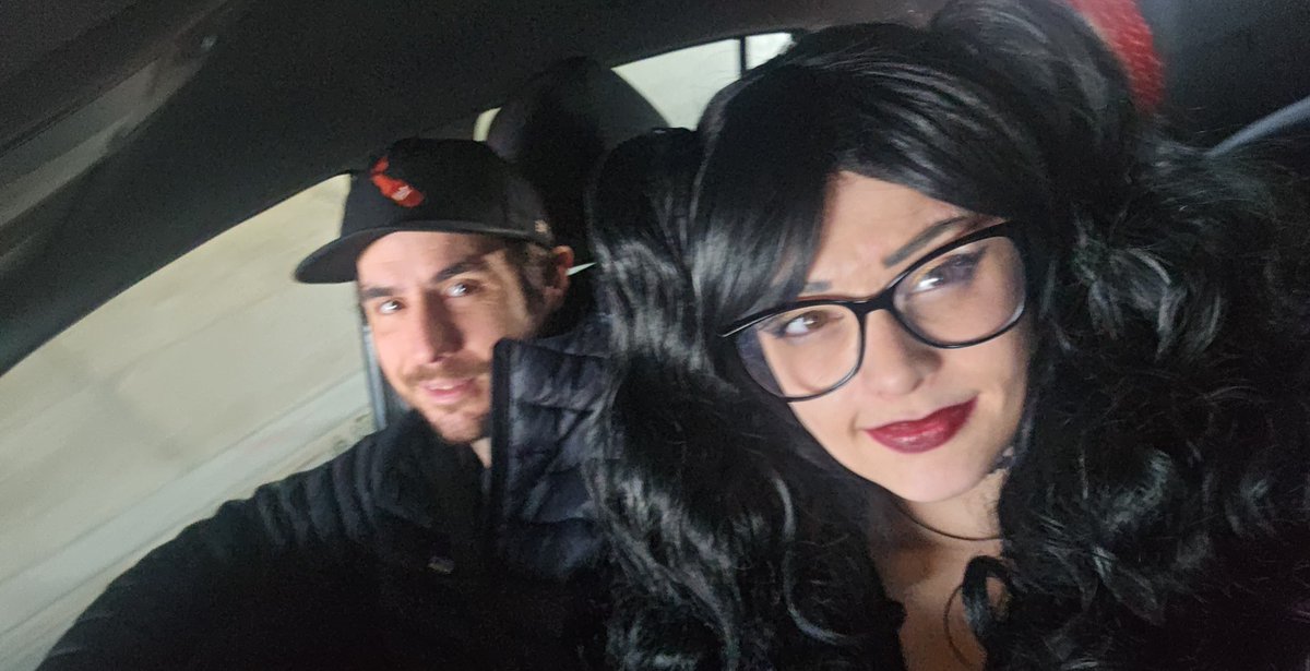 HollyHotBox tweet media