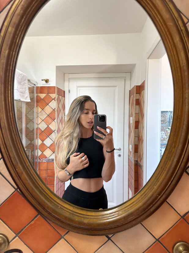 Aamberskyy's tweet photo. Someone told me my boobs are too small, what do you think? (Check comments) https://t.co/CPniGOOFRf