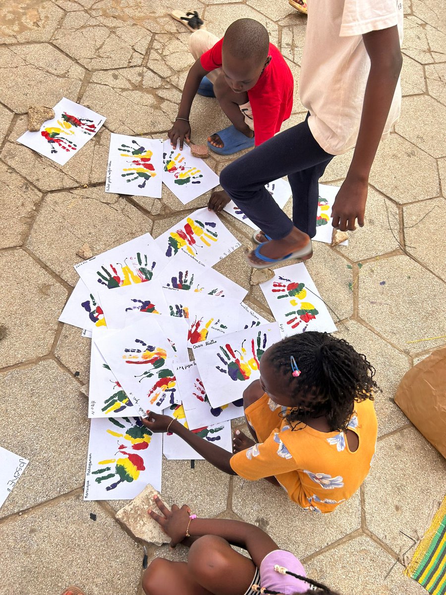 📣 Des de les colònies d’estiu al Senegal <a href="/ecolespies/">ÉcolesPiesAfriqueOuest</a>, ens envien aquestes fotografies de les manualitats i dibuixos que els infants han estat fent!! 🎨

Moltes gràcies a tothom que ho ha fet possible😊💗