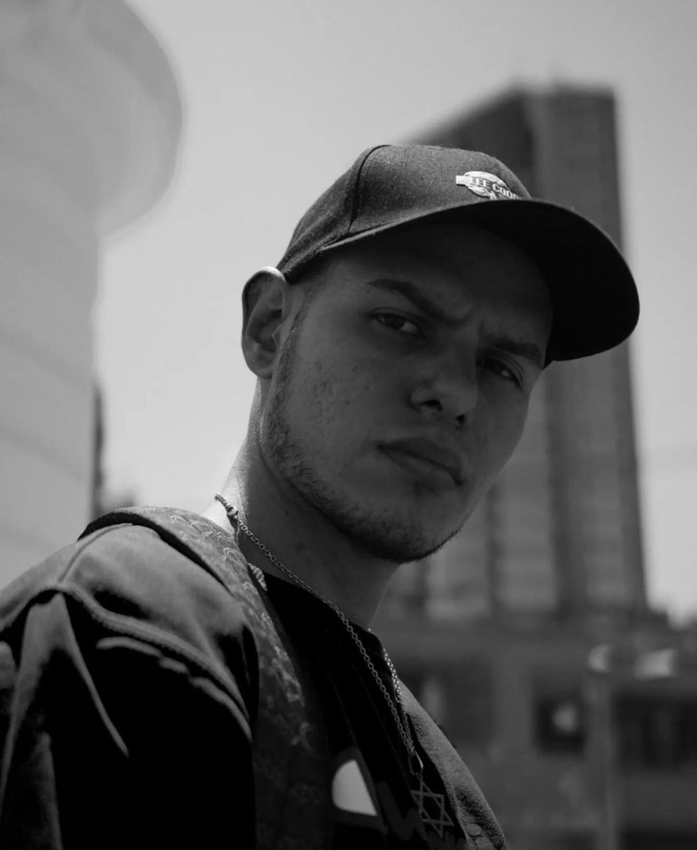 esneisser's tweet image. Jonatan Molina, 29 años de edad, desaparecido en Maracay desde el lunes 29/07