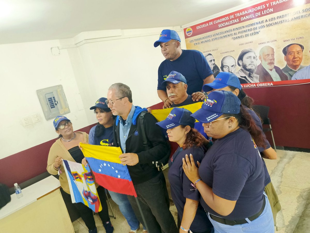 CBST rechaza acciones fascistas y llama al diálogo, la paz y la producción.

Este #1Ago, el Estado Mayor de la Clase Obrera/CBST, liderado por  <a href="/WillsRangelCBST/">Wills Rangel PDVSA CBST FUTPV</a> , ratificó que los trabajadores se mantendrán en la calle defendiendo la victoria del Presidente Obrero <a href="/NicolasMaduro/">Nicolás Maduro</a>.