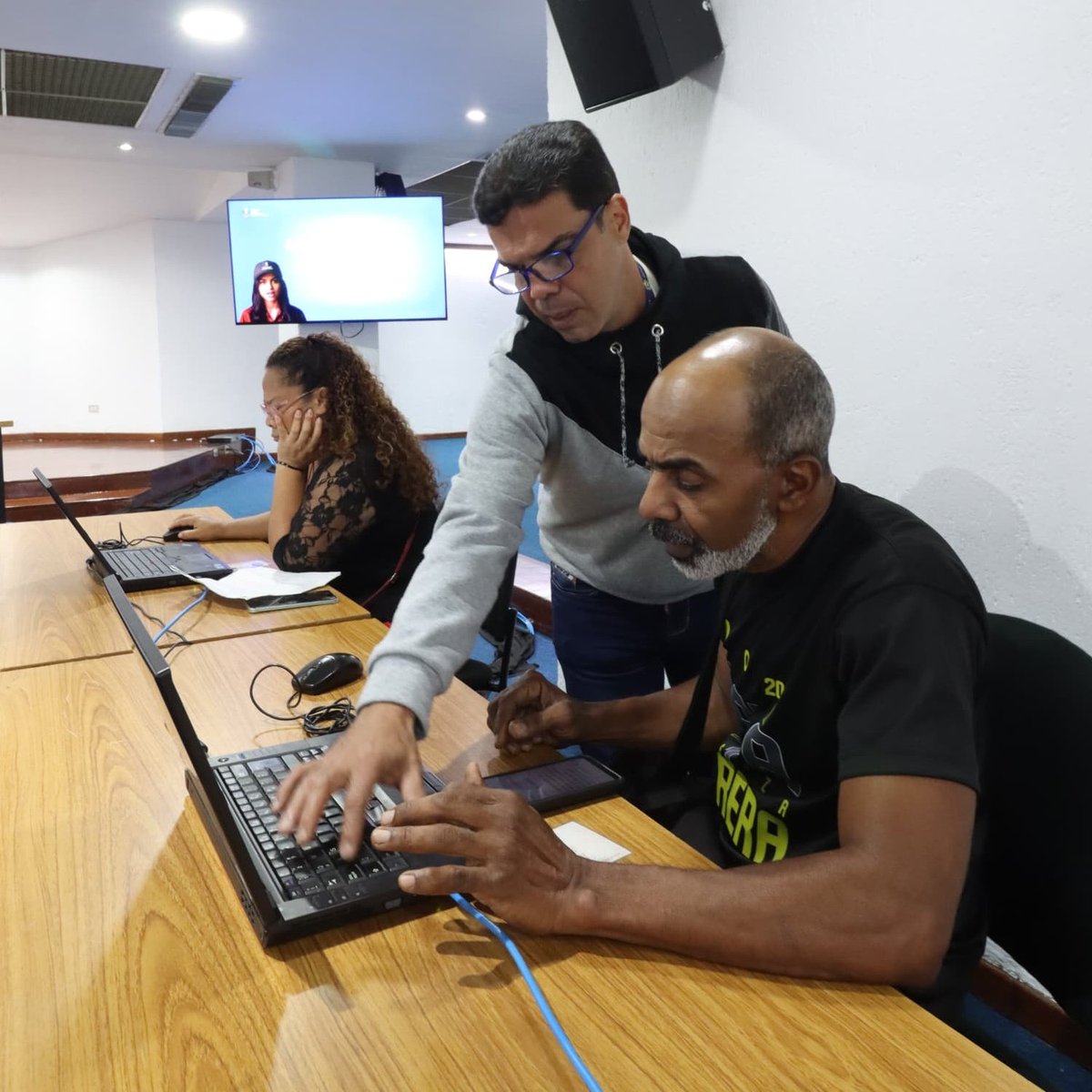 Este jueves, #1Ago, la <a href="/CGRVenezuela/">CGR Venezuela</a> inició la prórroga para que las máximas autoridades, personal de alto nivel y de confianza de la Administración Pública Nacional, Estadal y Municipal cumplan con su deber y actualicen la Declaración Jurada de Patrimonio.
¡Seamos ejemplo!