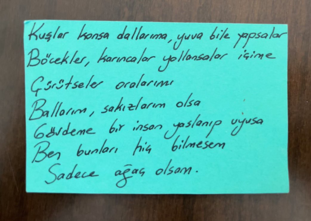 barissarhan's tweet photo. Zeynep’in el yazısından…
#zeynepsarhan
…
Kuşlar konsa dallarıma, yuva bile yapsalar
Böcekler, karıncalar yollansalar içime
Çürütseler oralarımı
Ballarım, sakızlarım olsa
Gövdeme bir insan yaslanıp uyusa
Ben bunları hiç bilmesem
Sadece ağaç olsam 
… https://t.co/m282XlSdr4