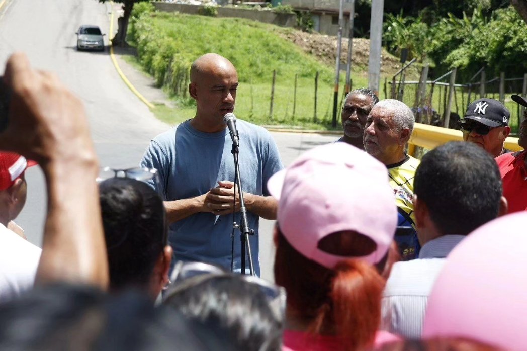HectoRodriguez's tweet image. En Ocumare del Tuy entregamos los trabajos de rehabilitación del puente que está en la salida del terminal de pasajeros. Esta obra se suma a los proyectos de los puentes de Carenero y El Tigre, ambos construidos nuevamente y en funcionamiento, y el de Carrizal que está en…