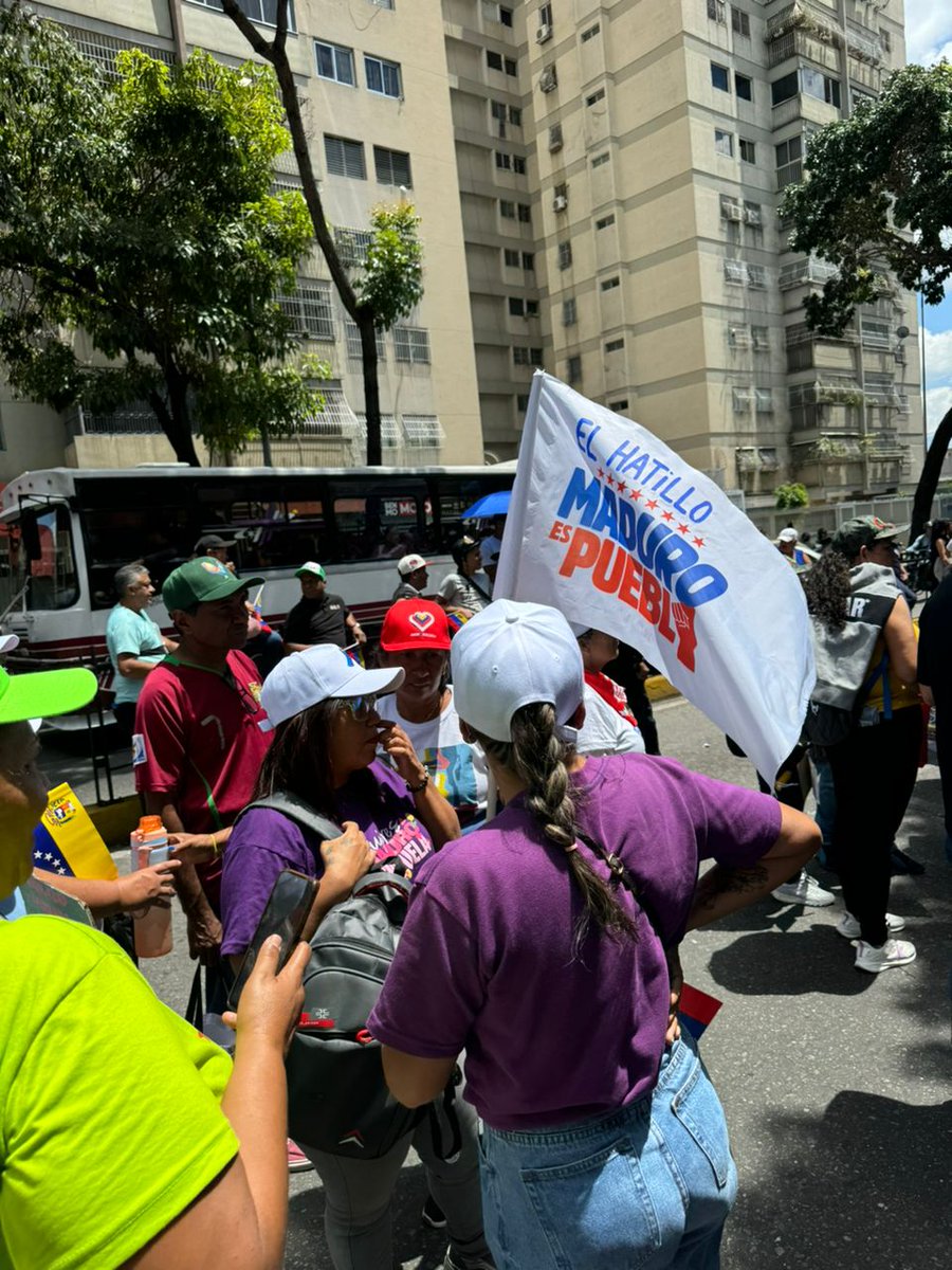Pueblo_Merida's tweet photo. Los CLAP movilizados por la Paz, en respaldo a Nicolás Maduro Moros ganador de las elecciones el pasado 28J,los CLAP unidos en defensa de la victoria y la paz de Venezuela. 

#ClapPazYVictoria 📦
#MTM 
#PuebloDeJusticia 
#ClapPatriaYPaz https://t.co/RFWdkeQYvQ