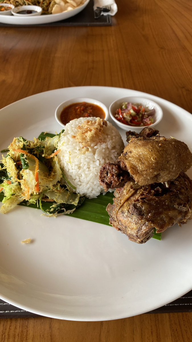 nutellaenaak's tweet photo. Lunch tadi 10/10!!!
Bebeknya enak &amp; lembut💃 https://t.co/zwh9vfn4jR