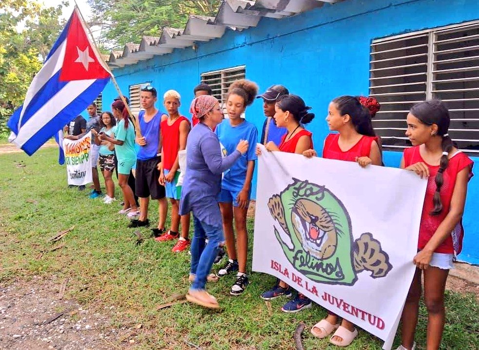 VictorV20545079's tweet photo. Felicidades Tropa “Los🐾Felinos🐯” de la #IslaDeLaJuventud. Por resultar campeones🏆a nivel Nacional en el Movimiento🏕️de🔥Pioneros Exploradores⛰️🇨🇺.
Los de siempre♾️ORO🥇.
Exitos☘️ Disciplina💪🏽que fueron por el 1️⃣er Lugar y ello nos traen al territorio #Pinero🏕️
🥳🎉🐯🐾🏆🌲 https://t.co/aUS60VZugJ