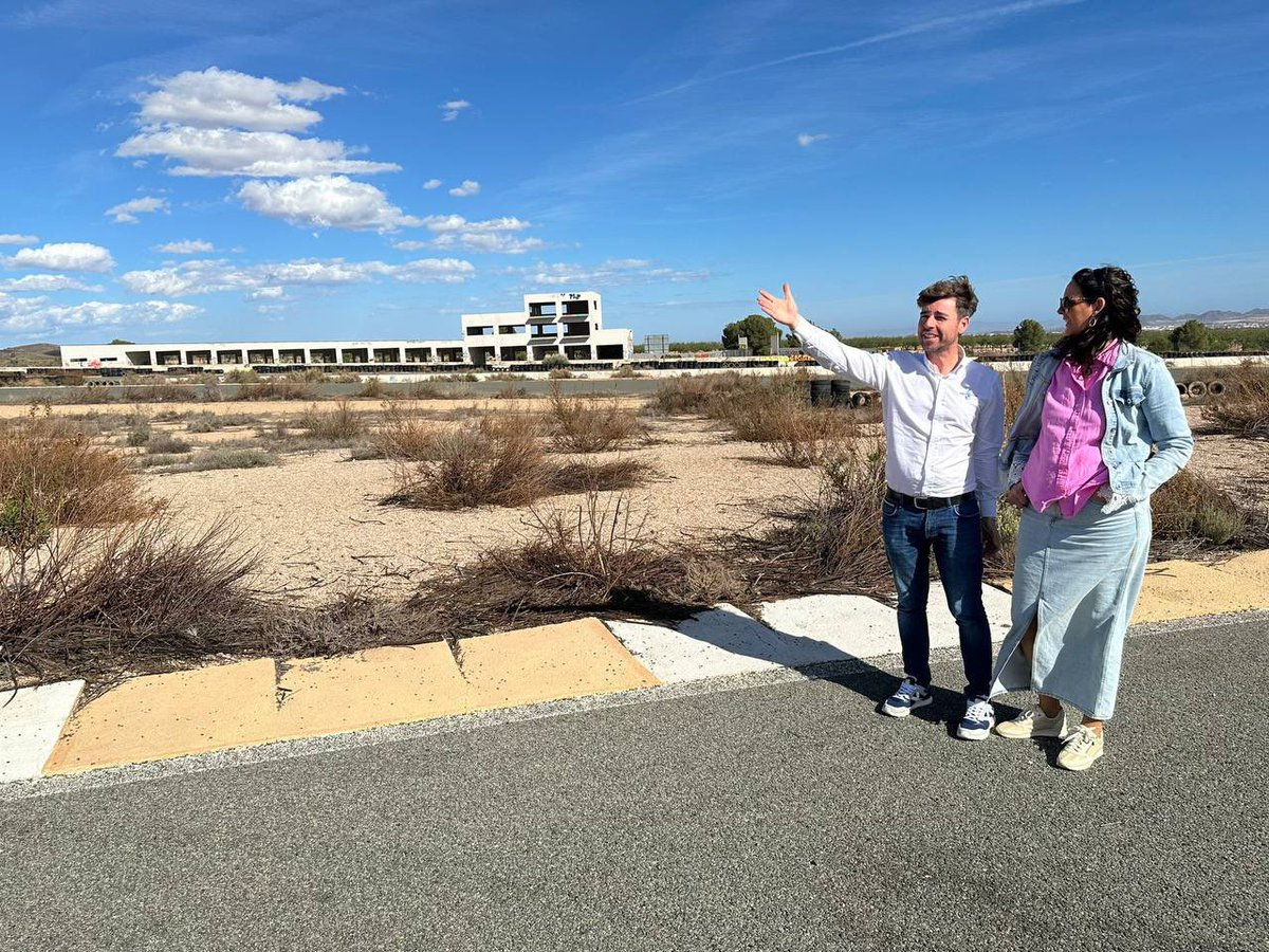 ➕Un paso definitivo para recuperar el circuito de velocidad de Fuente Álamo y ponerlo a disposición de los deportistas.

➕ El Consejo de Gobierno ha aprobado esta ayuda de 🏍️ 200.000 euros para colaborar con  <a href="/fuentealamo/">Ayto. Fuente Álamo de Murcia</a> 

Seguimos 💪🏼💙 <a href="/DeportesMurcia/">Deportes Región de Murcia</a>