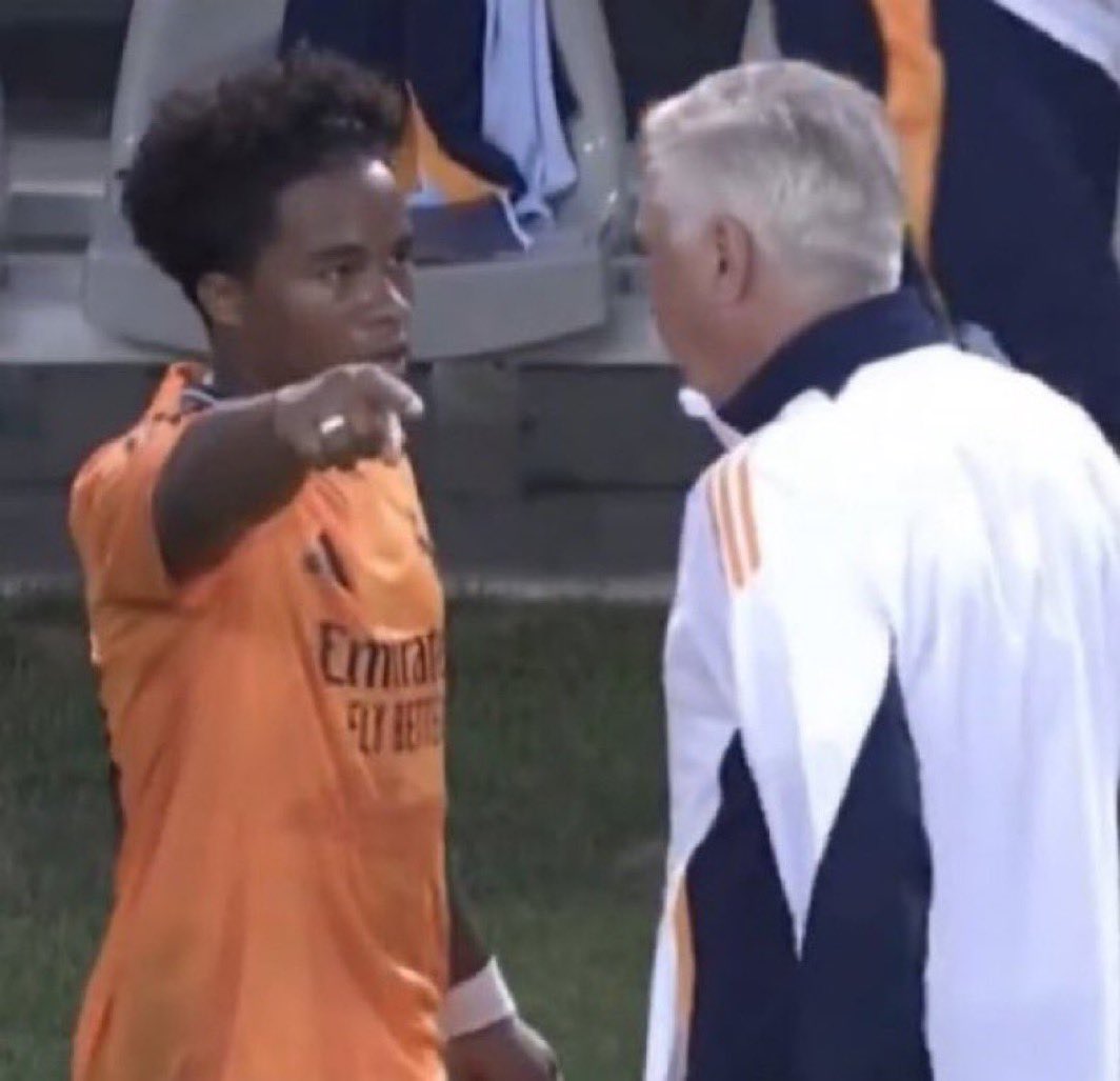 GhPope3's tweet image. Sir, the boys are calling me Atebubu Pele”