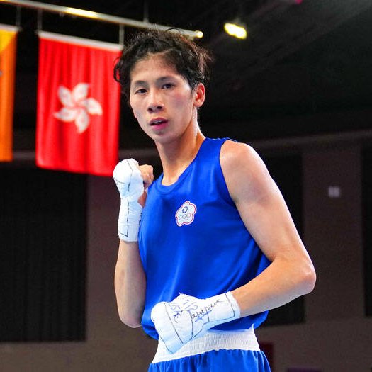 ⚠️ En los últimos años las transfobia en el deporte no solo ha servido para discriminar y excluir a mujeres trans de competencias olímpicas, también han afectado a mujeres cis racializadas que no se ajustan al estereotipo "femenino". ¿Cómo pasó esto? 👇🏽