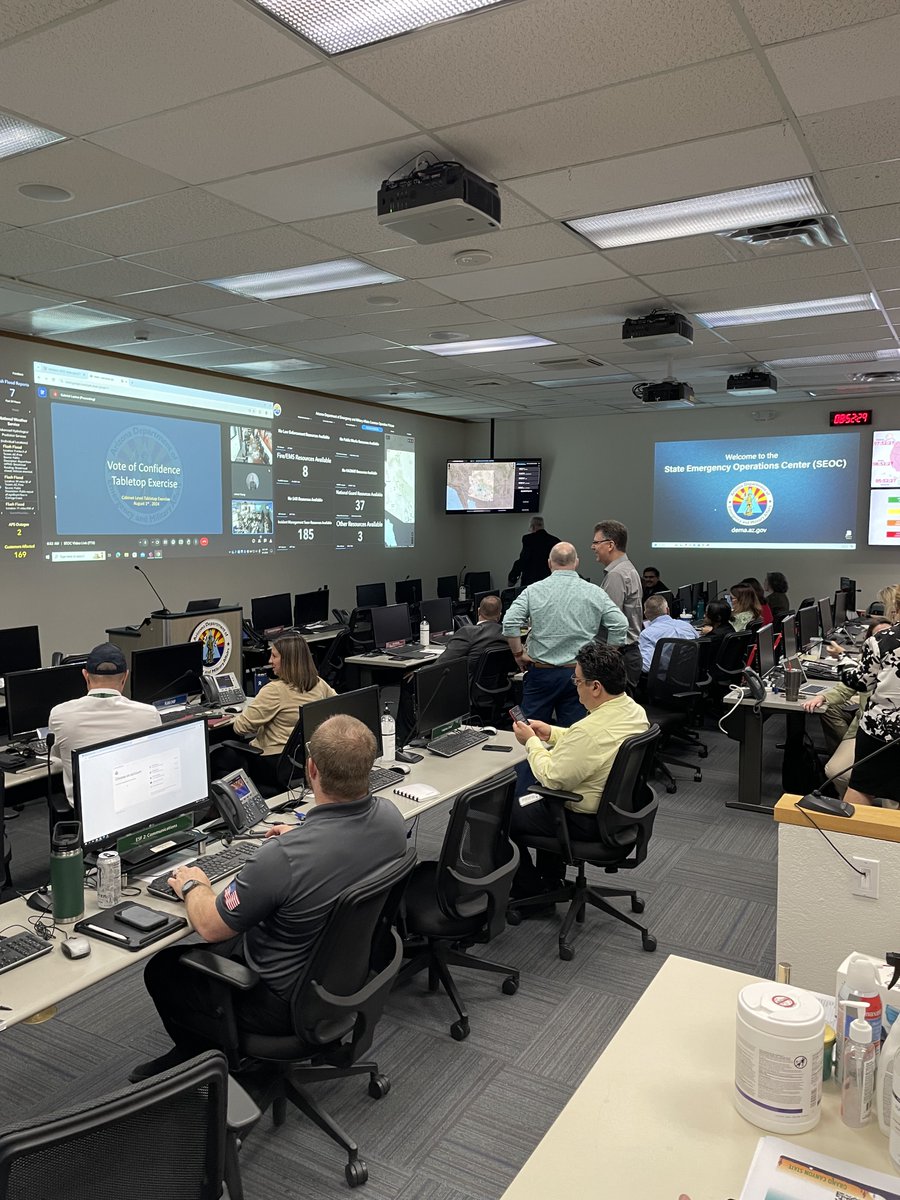 DEMAArizona's tweet photo. 🚨 Exercise Alert! 🚨
@GovernorHobbs and key leaders collaborated on preparedness and response strategies at the State Emergency Operations Center. Info sharing, identified resource gaps, and addressed critical infrastructure disruptions.🛡️📊🔧 #TabletopExercise #DEMA https://t.co/xq9VHdtNeA