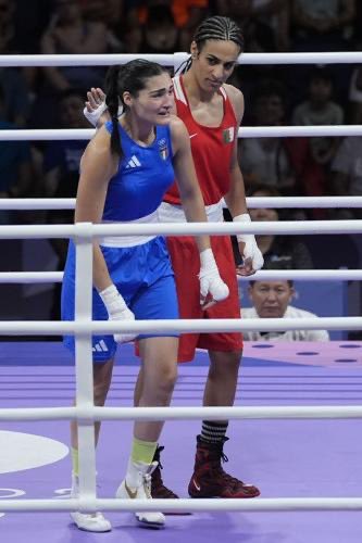 authorpetertroy's tweet photo. #Olympics a small #italian woman was boxing against what is clearly a man, #Khelif is a “biological male”and has been banned from female events previously. I agree with @jk_rowling on this one. #Calini withdrew after 46 seconds #Olympia2024 #Boxing #Algeria #Italy #Trans? https://t.co/7khQLIcGaZ