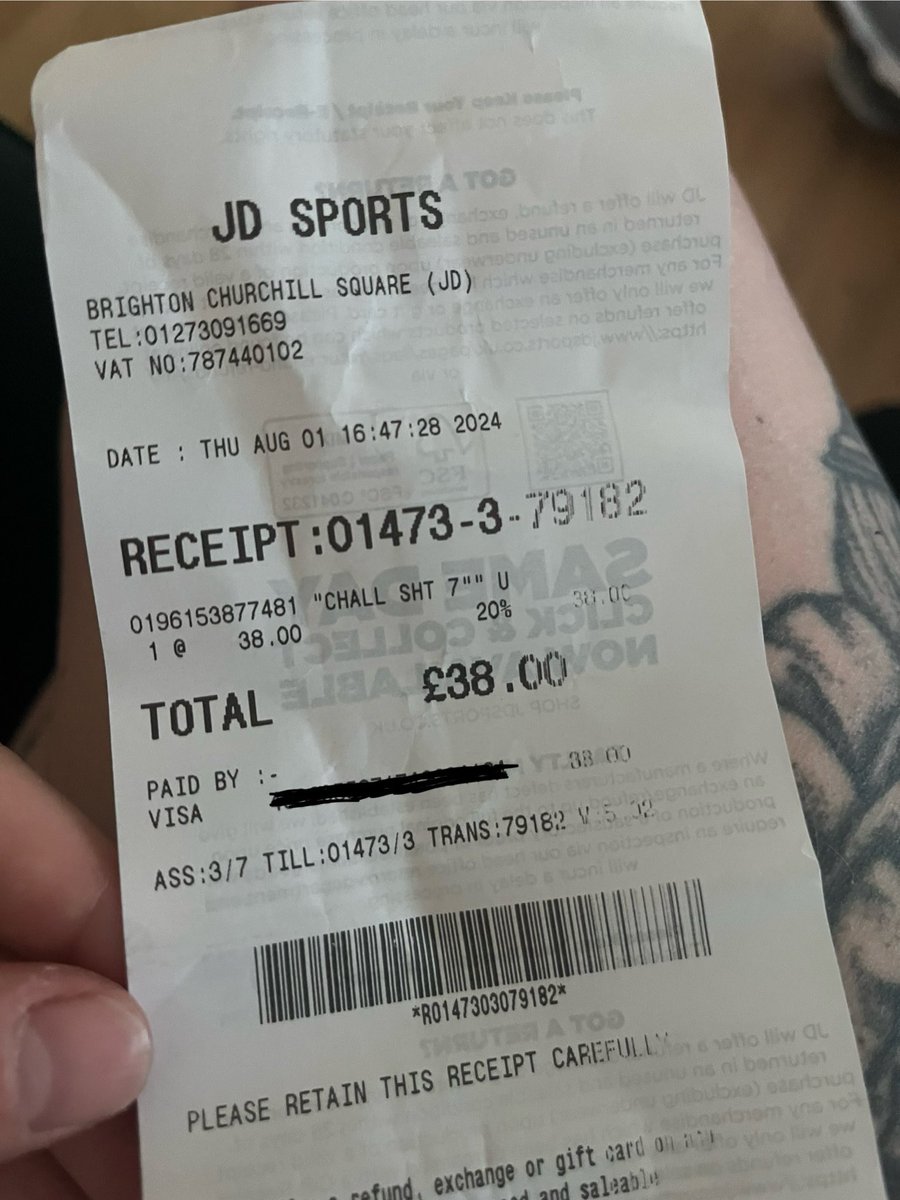 liawhitnell's tweet photo. Cheers @JDSports for advertising summer shorts at £33 and then charging £38 at the till.. and also to the staff in Brighton JD sports for humiliating and making customers feel victimised for querying this. Now have a 14 year old feeling embarrassed and anxious to use JD again.😡 https://t.co/udgGf9vMzu