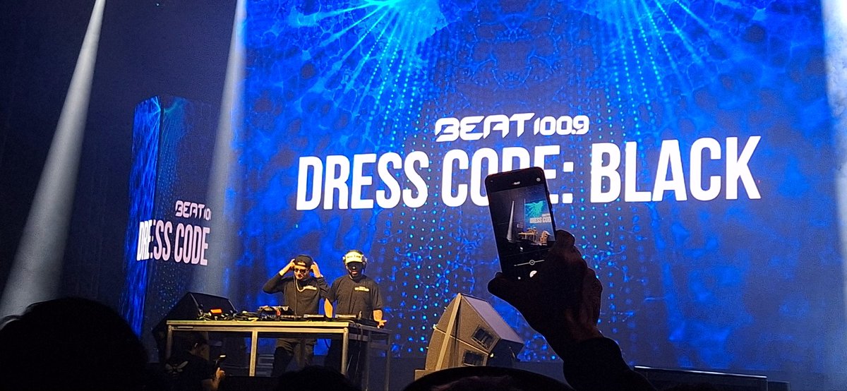 OscarSan_AP's tweet photo. @BEATOFICIAL @AndreDyrdeck @DenseConSalcedo Lo máximo #DressCodeBlack #Beat20Años https://t.co/YzkASvouRm