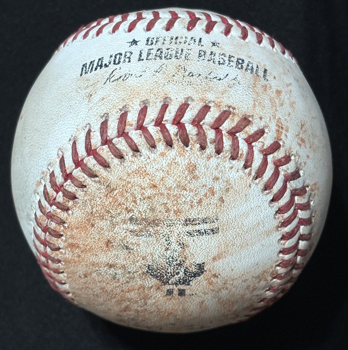 LeaguesBaseball's tweet image. I didn’t get the cleanest City Connect logo from the Blue Jays. I did get the Kevin Kiermaier ball. KK hit an RBI single and stole second among the three at-bats on this ball. 

#Baseball #Baseballs #GameUsed #MLB #Toronto #BlueJays #Kiermaier #CityConnect