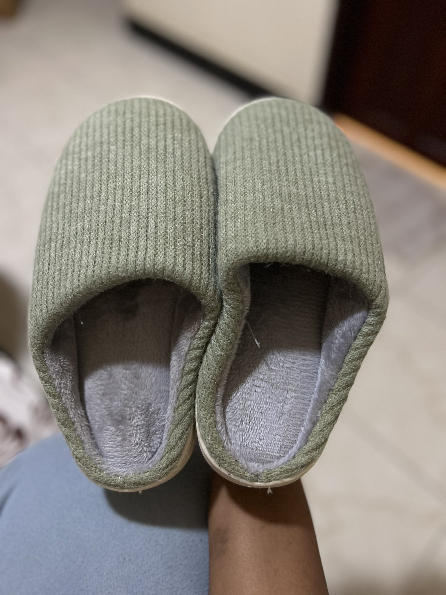 Faizafabz on X These sandals were part of my gift pack from 933kfm but allow me share a small story as to why they were included. While visiting in prison the guys