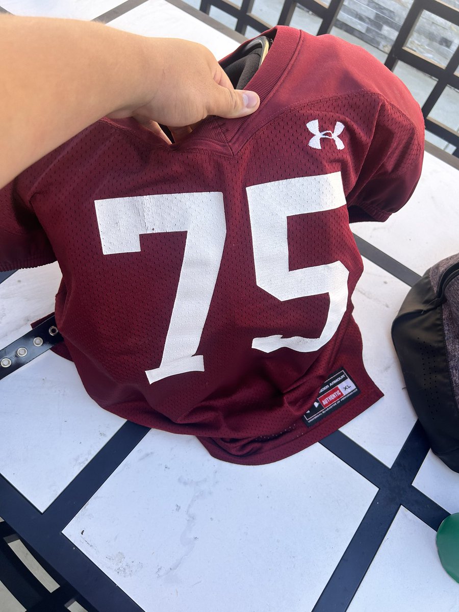 big_tylerr's tweet photo. #75 #lineman #freshman #football #underarmor #LSHS https://t.co/iM5GyaXu4l
