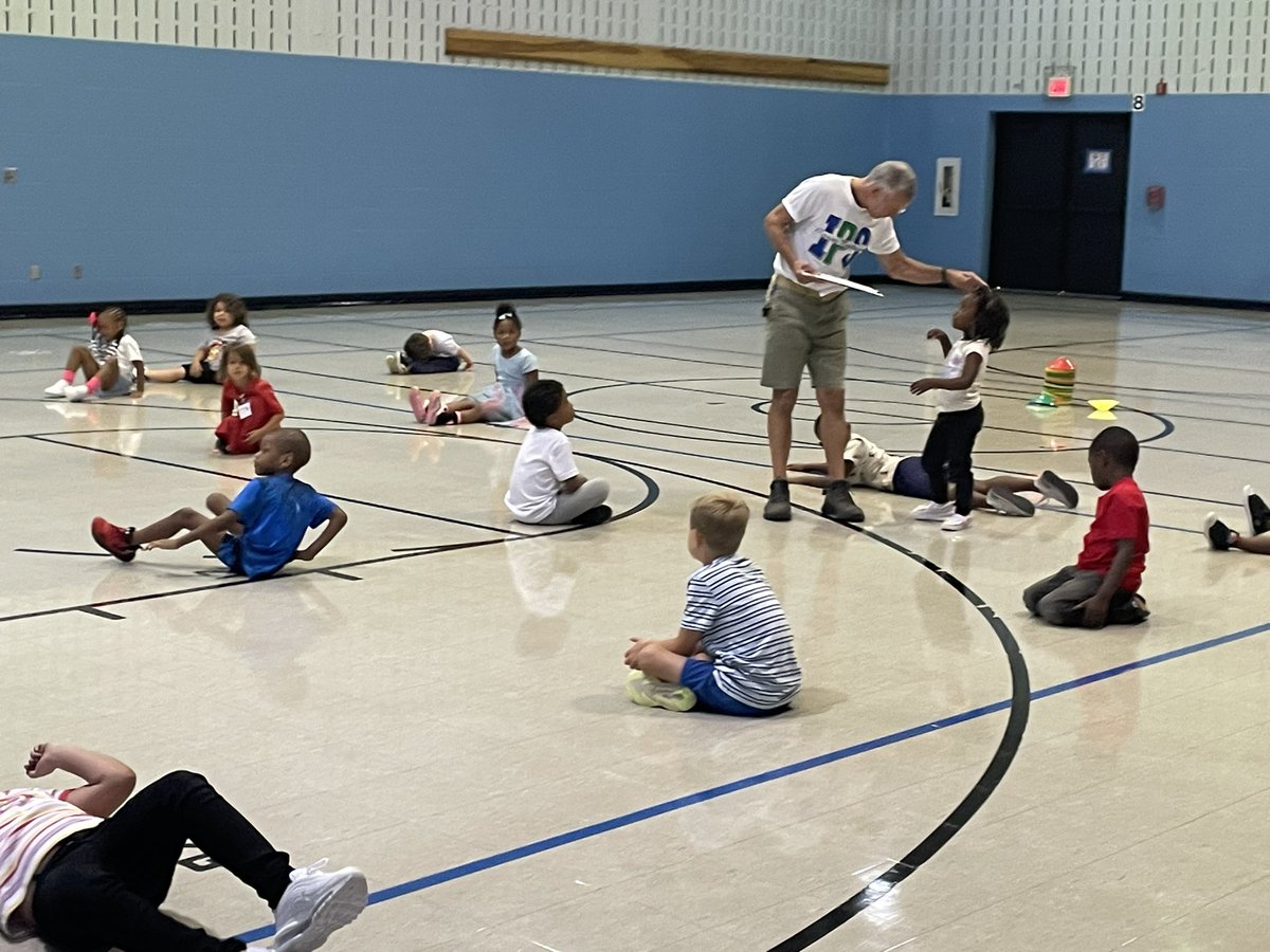 📍Stop #5: <a href="/GWCarver87/">George Washington Carver School 87</a>! I got to see two Kinder classrooms &amp; most of the students are still keeping up w/their teachers as we near end of day, but a few of them are pretty tuckered out! It’ll be amazing to see how that “school stamina” evolves over the year! #IPSBacktoSchool