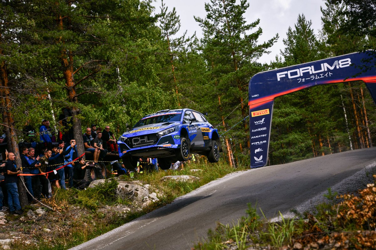 SS1 Harju 1 (3.48 km) 🇫🇮 #SectoRallyFinland

🎙: The feeling is incredible. To see so many people on the stage is just amazing. It's definitely the highlight of the year.

⏱ #WRC2
1. 🇸🇪 Solberg 2:55.9
2. 🇪🇪 Linnamäe +1.1
3. 🇫🇮 Latvala +2.1
...
18. 🇫🇮 LINDHOLM +8.9

#HMSGOfficial