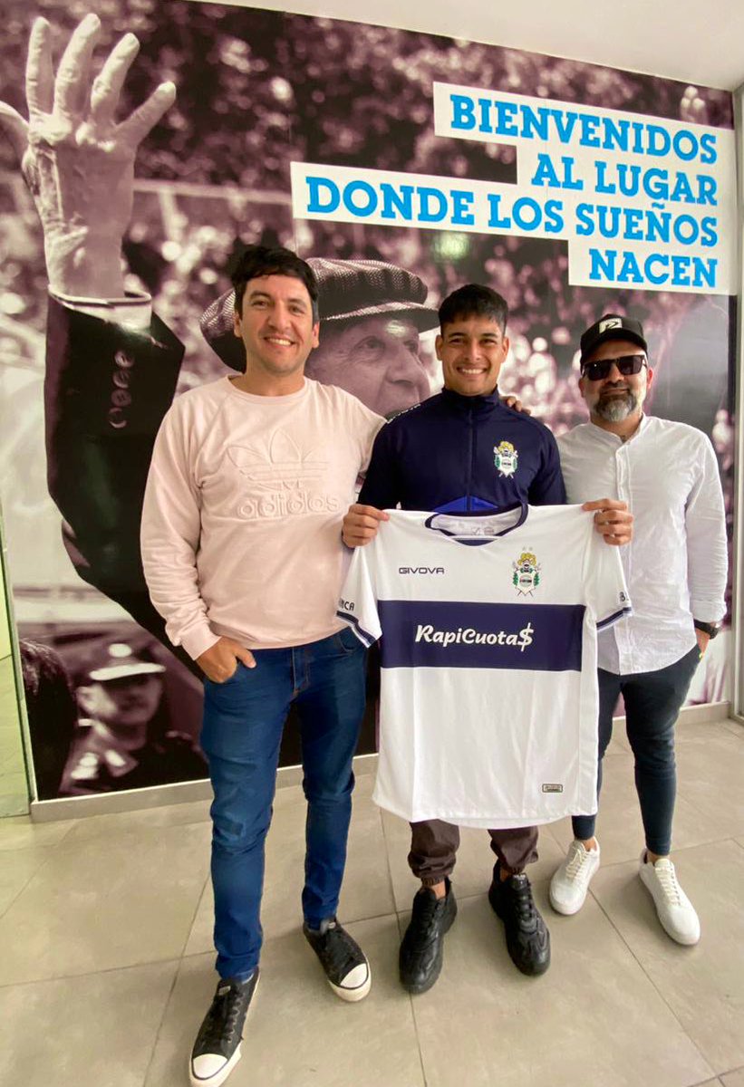 f_cejas's tweet image. “La locura, el descontrol y la alegríaaaaa…” 

El Toro en modo #GELP #CGE

📸 @evapatisserie