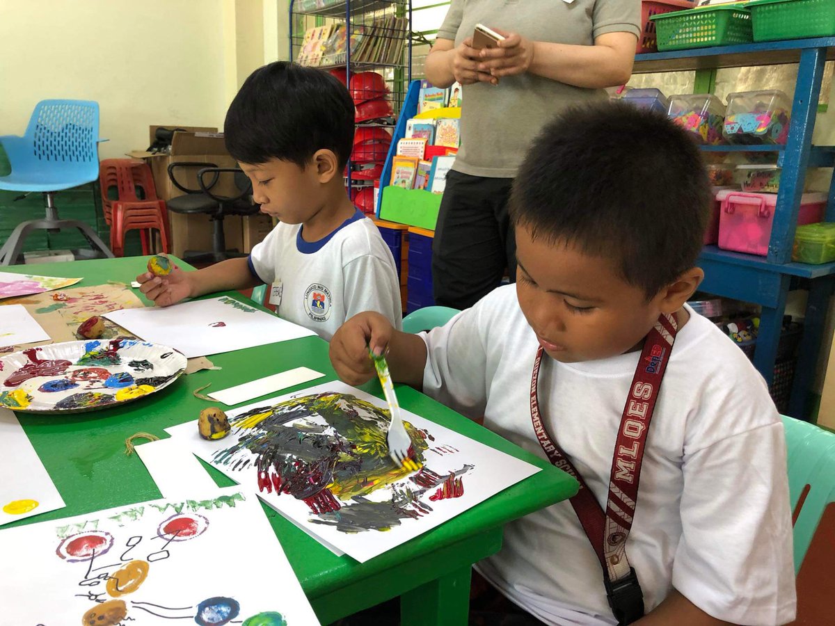 KissEdGoldHeart's tweet photo. Kids at work 🎨

Stamp Painting Workshop facilitated by our friends from Creative Street

#KissEdGoldenHeart #BalikEskwela #Art #Workshop #ArtWorkshop #StampPainting https://t.co/ZTJbyqdzy0
