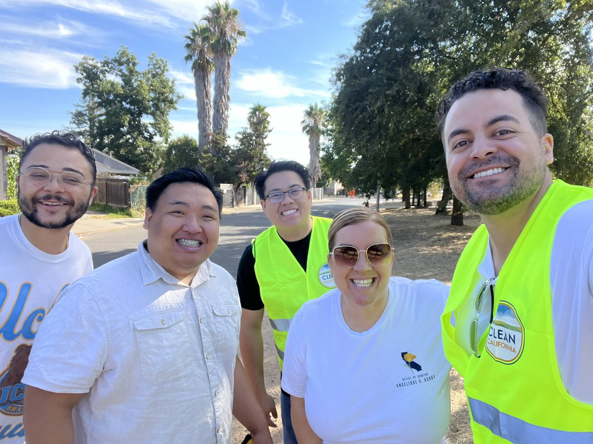 SenatorAshby's tweet photo. It was  great morning cleaning up the Northern @TheCityofSac Bike Trail with @CaltransDist3 and Councilmember @ShounThao! 

Thank you to all of the great volunteers who joined us today! 

It’s eatimated in the next 3 years that #CleanCA will remove 1.2 million cubic yards (or 21,000 tons of trash!) from our state system alone. 

To find events in your community, visit: https://t.co/SxiNrfMija