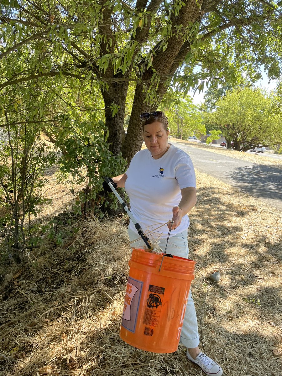 SenatorAshby's tweet photo. It was  great morning cleaning up the Northern @TheCityofSac Bike Trail with @CaltransDist3 and Councilmember @ShounThao! 

Thank you to all of the great volunteers who joined us today! 

It’s eatimated in the next 3 years that #CleanCA will remove 1.2 million cubic yards (or 21,000 tons of trash!) from our state system alone. 

To find events in your community, visit: https://t.co/SxiNrfMija