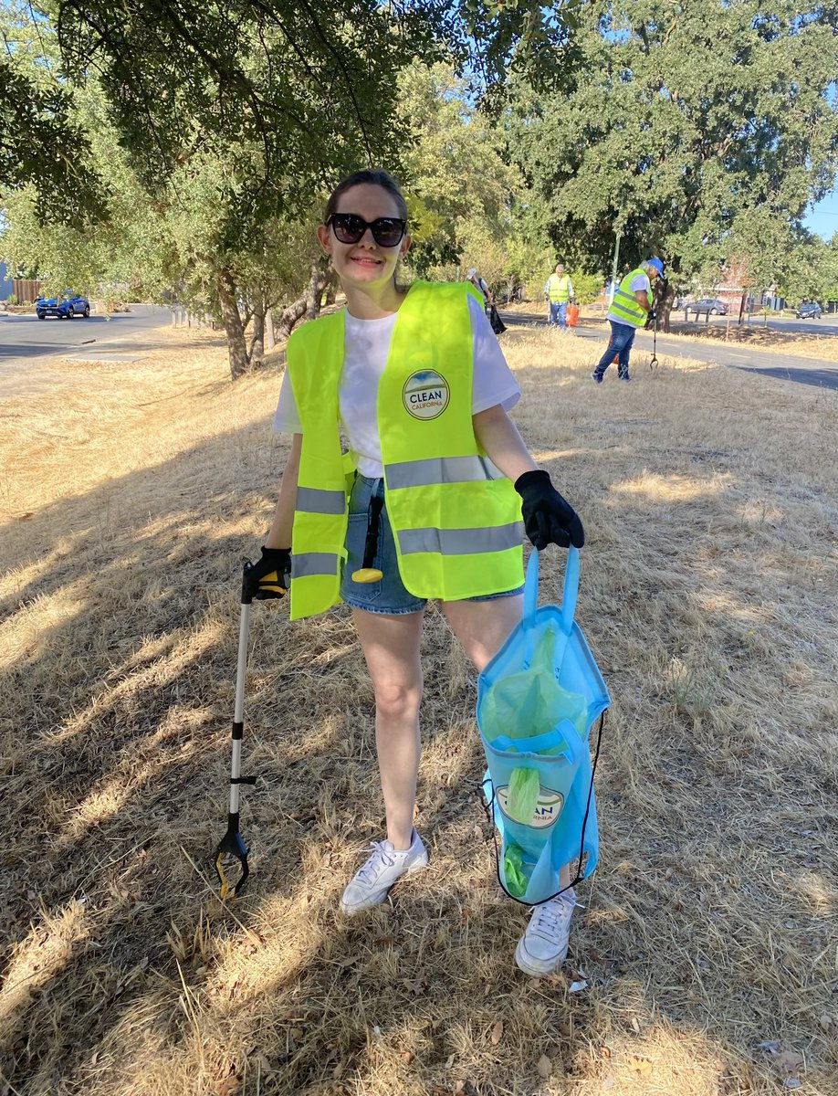 SenatorAshby's tweet photo. It was  great morning cleaning up the Northern @TheCityofSac Bike Trail with @CaltransDist3 and Councilmember @ShounThao! 

Thank you to all of the great volunteers who joined us today! 

It’s eatimated in the next 3 years that #CleanCA will remove 1.2 million cubic yards (or 21,000 tons of trash!) from our state system alone. 

To find events in your community, visit: https://t.co/SxiNrfMija