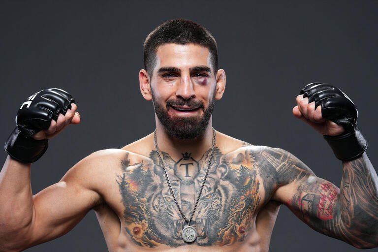 harryelsocio's tweet image. Da RT si quieres que el argelino se mida en el ring con Ilia Topuria y deje a las mujeres en paz.