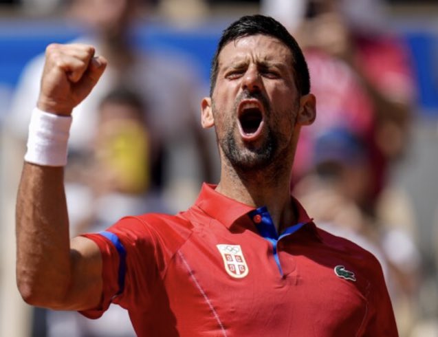 La rodilla rota. El público en contra (cómo siempre). 0-4 abajo. Casi 40 años. Cualquiera abandonaba.

Sigue jugando. Empató el marcador. Sigue creyendo. 

No es que Novak Djokovic sea el tenista más grande de la historia. Es que es el deportista más GRANDE de la historia.