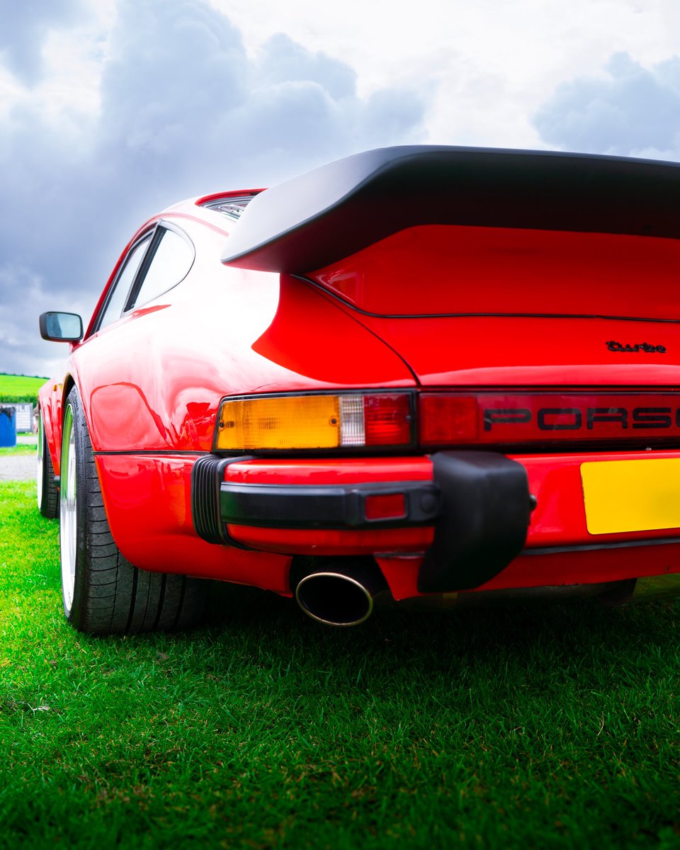 You can’t beat the classic look of this @porsche Turbo looking slick at the @wheelsupnorth weekend show.
✖️
Very difficult to get proper shoots when is too many people walking around 😮‍💨
✖️
Tag the owner please:⁉️
✖️
📸 <a href="/slowknifedesign/">Slow Knife Design</a> 📸 
✖️
#porsche #turbo  #911turbo
